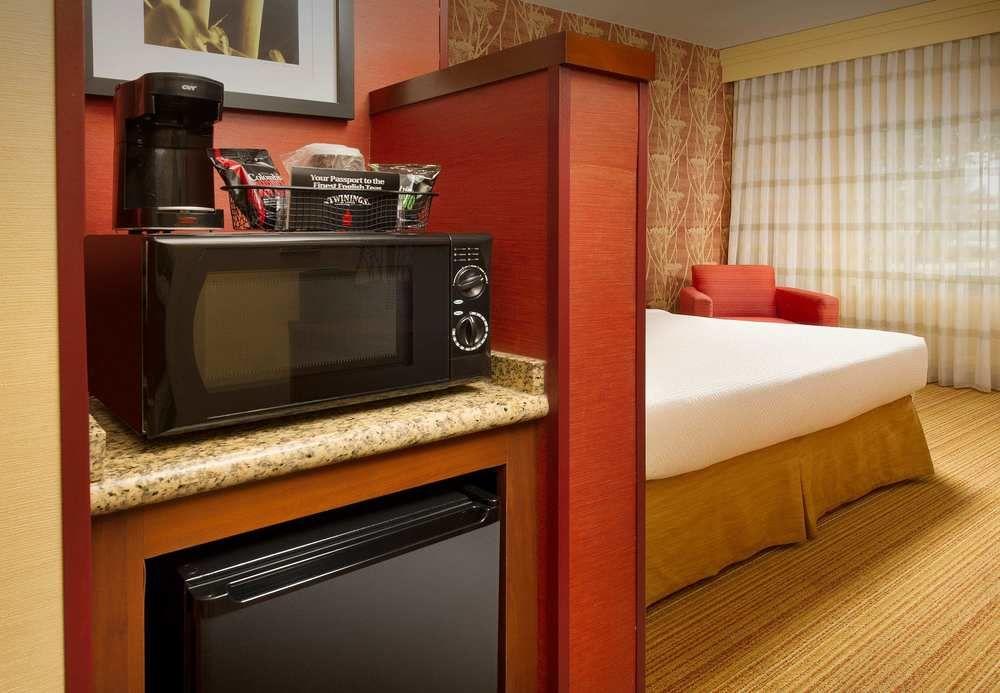 Hotel Courtyard By Marriott Waldorf Exterior foto