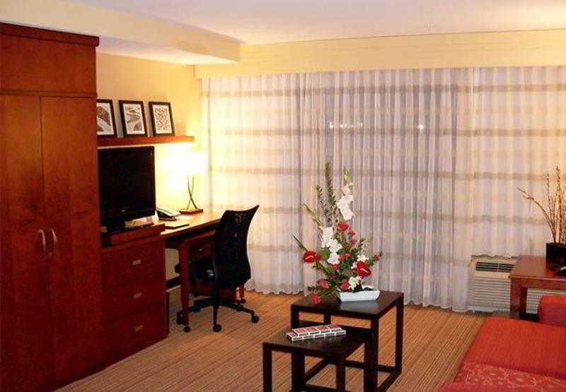 Hotel Courtyard By Marriott Waldorf Exterior foto